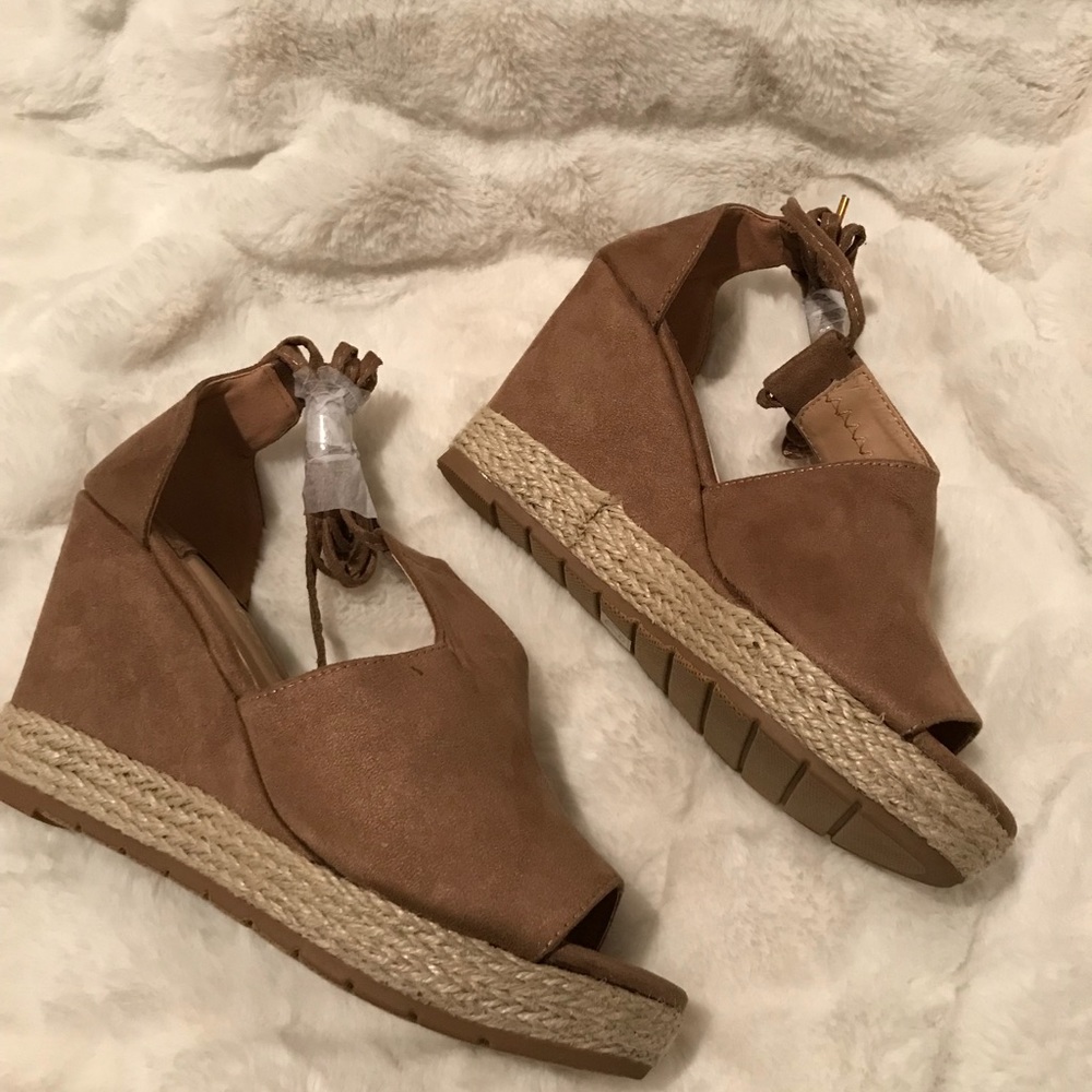 PEEP TOE TAUPE ESPADRILLES size 8 left! - Picture 6 of 7